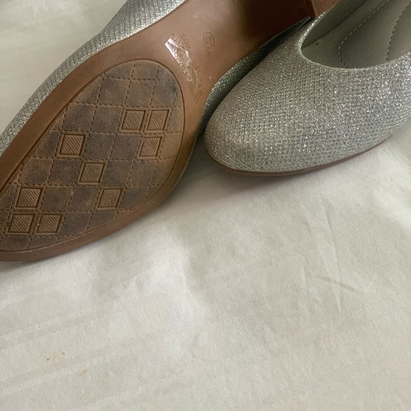 Silver sparkle shoes and clutch - Picture 5 of 5